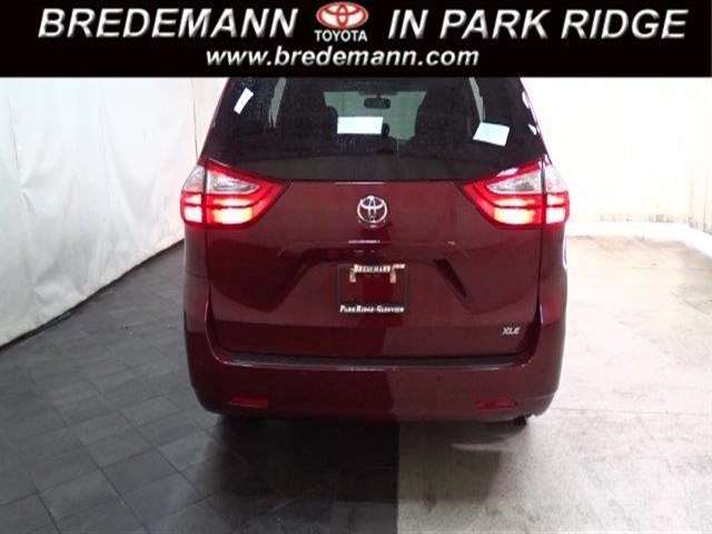 2017 Toyota Sienna XLE